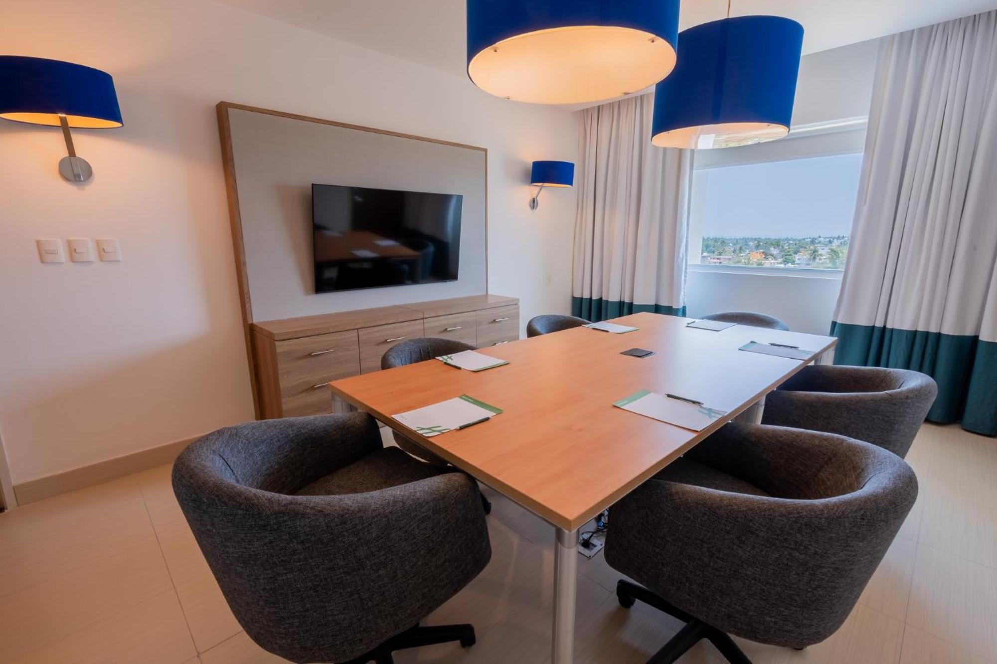 Hotel La Isla By Ihg 4*